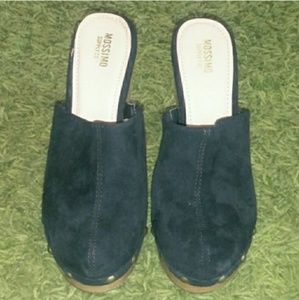 🎈SaLe - Black Studded Clogs. Size 6.5